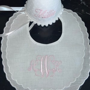 Monogrammed weißer Schweizer Punkt-Geburtstags-Party-Hut