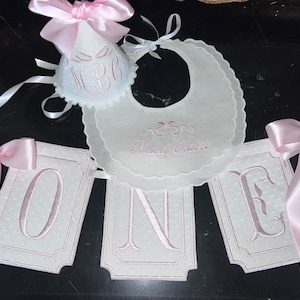 Personalized Embroider Applique One Highchair Banner-First Birthday Wall Banner-Girl Pastel Pink Banner-Cake Topper-Double Scalloped Bow Bib