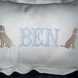 Exquisites personalisiertes Baumwollhohl-Babykissen für das Kinderzimmer-Monogramm-Babykissen-Babypartygeschenk-gelbes Labrador-Bettwäschekissen