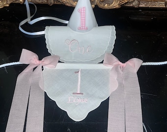Conjunto personalizado para o primeiro aniversário: faixa bordada, babador, chapéu de festa
