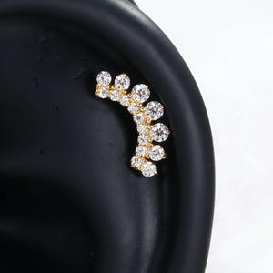 Pendiente trepador curvo de oro macizo de 14 quilates con diamantes de laboratorio, parte trasera plana, para cartílago.