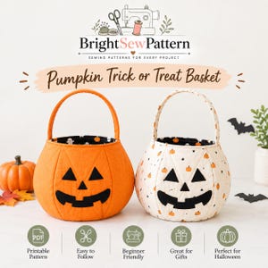 Könnte beinhalten: Zwei gesteppte Stoffkörbe für Süßigkeiten in Kürbisform mit schwarzen Jack-o'-Lantern-Gesichtern. Ein Korb ist einfarbig orange, der andere cremefarben mit kleinen Kürbis- und Sternenmustern. Beide haben schwarze Innenfutter mit weißen Geister- und Kürbismotiven.