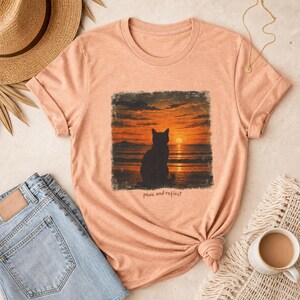 Paws and Reflect Cat Sunset Tシャツ、ヴィンテージビーチ猫好きへのギフト
