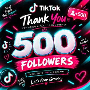 Op de afbeelding: Een digitale afbeelding ter ere van 500 TikTok-volgers met neonblauwe en roze accenten op een zwarte achtergrond. De tekst luidt TikTok Thank You For Being A Part Of My Journey, 500 FOLLOWERS, Small Steps Big Dreams en Let's Keep Growing.