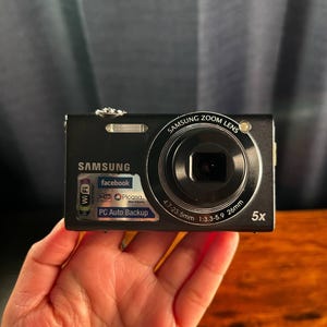 Samsung SH100 schwarz mit 14,2 MP Touch-Screen und Wi-Fi