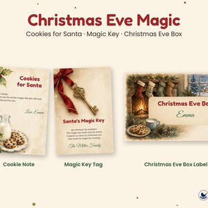 Puede incluir: Un conjunto de tres art&iacute;culos de papel con tem&aacute;tica navide&ntilde;a: una nota Cookies for Santa con acebo, una etiqueta Santa's Magic Key con una llave dorada y cinta roja, y una etiqueta Christmas Eve Box con chimenea y calcetines.