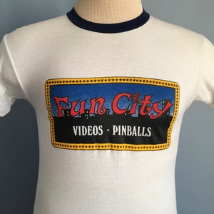 80s Vintage Fun City Videos Pinballs arcade video game amusement park ringer T-Shirt - SMALL