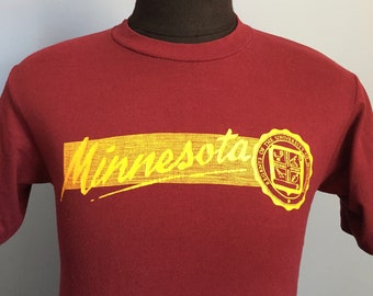 T-shirt Vintage Homme St John's University, Rouge Délavé, Imprimé Graphique, Taille S