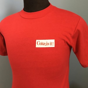 Jaren 80 Vintage Cola Is It! Coca Cola Classic 1983 Crimestoppers Team Triathlon running race soda promo T-Shirt - KLEIN