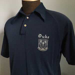 80er Jahre Vintage Duke University Blue Devils Crest eruditio et religio ncaa College Poloshirt - LARGE
