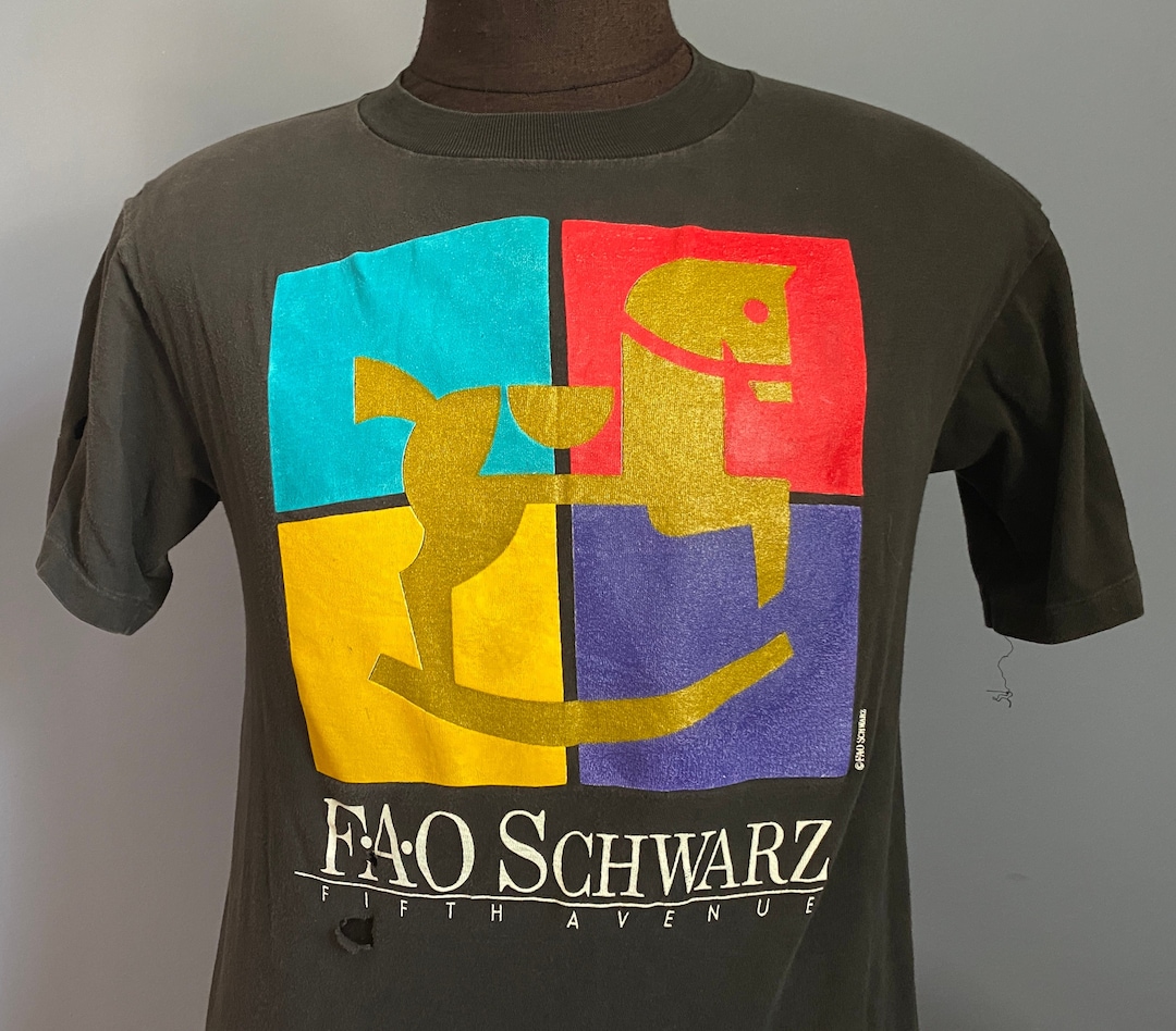 Vintage 90s FAO Schwarz T-shirt: Fifth Avenue Toy Store - MEDIUM