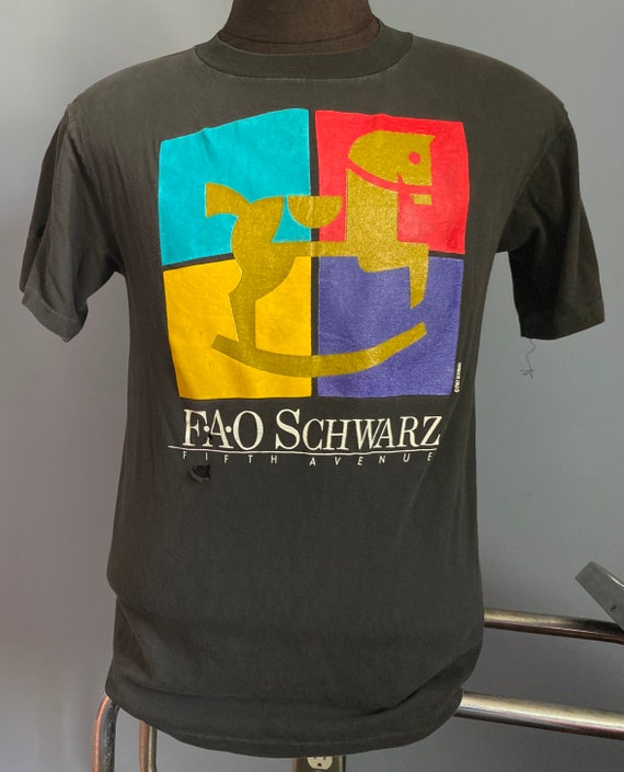 Vintage 90s FAO Schwarz T-shirt: Fifth Avenue Toy Store - MEDIUM