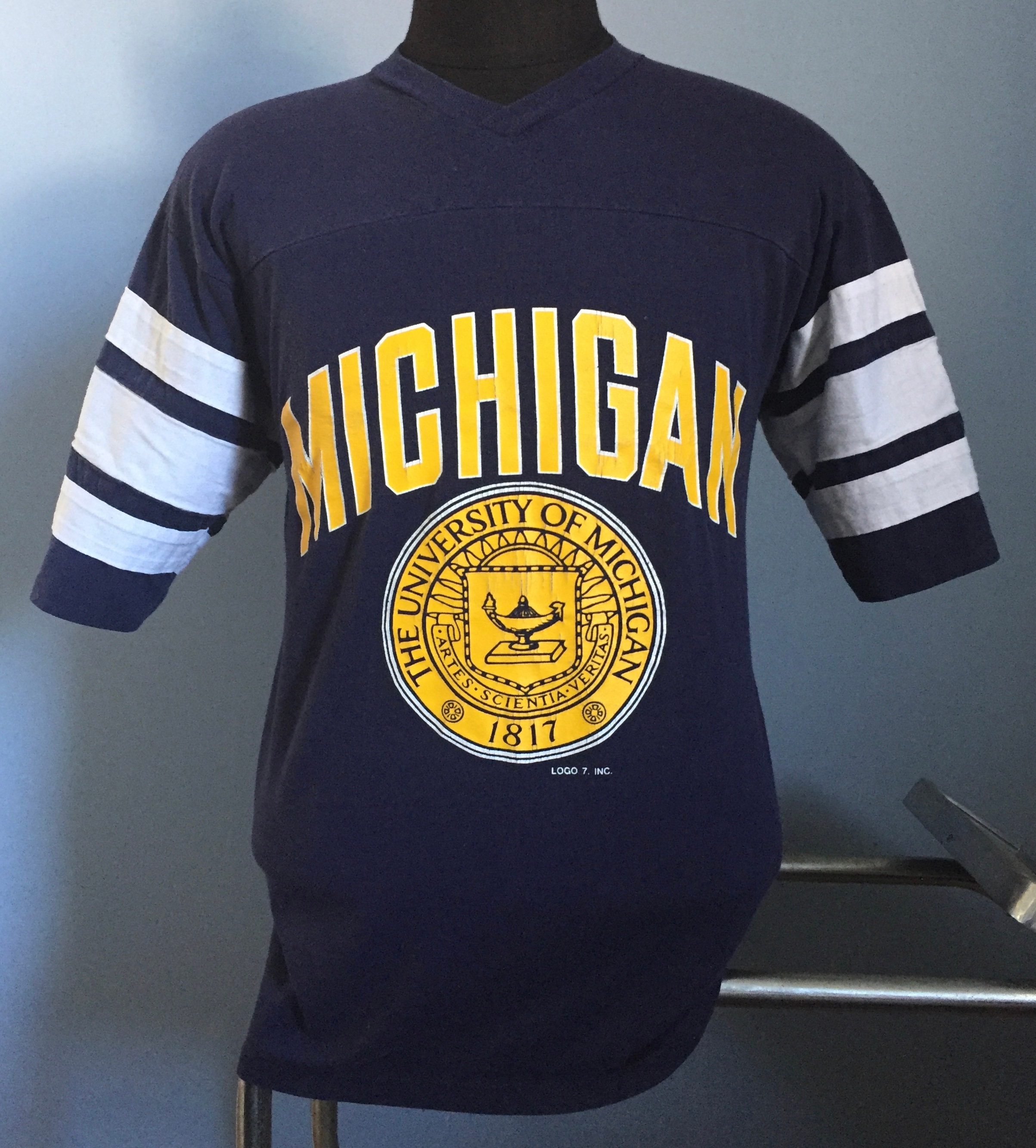 ミュージシャン SHADE Vintage TEE Navy L size 80s Vintage Michigan Wolverines University UM Crest 1817