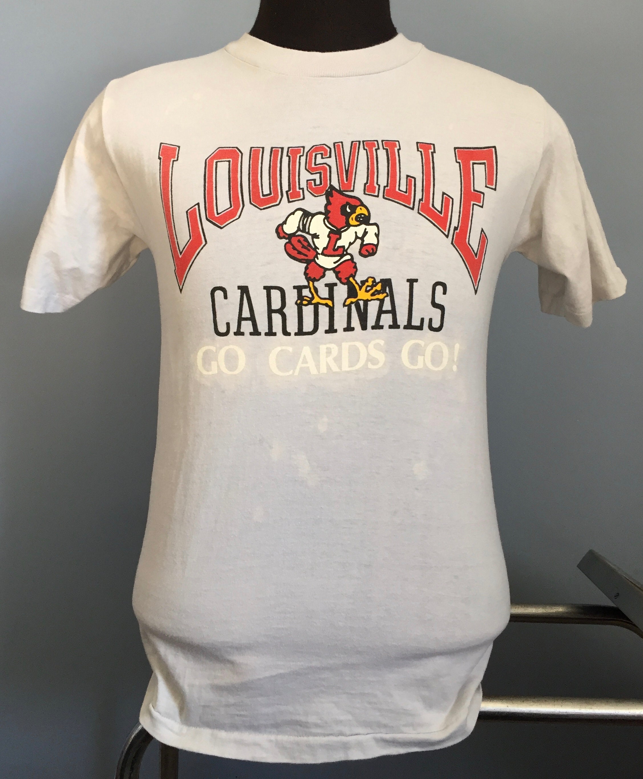 StranStarsBest 80s Vintage Louisville Cardinals University Go Cards Go! NCAA College T-Shirt - Small