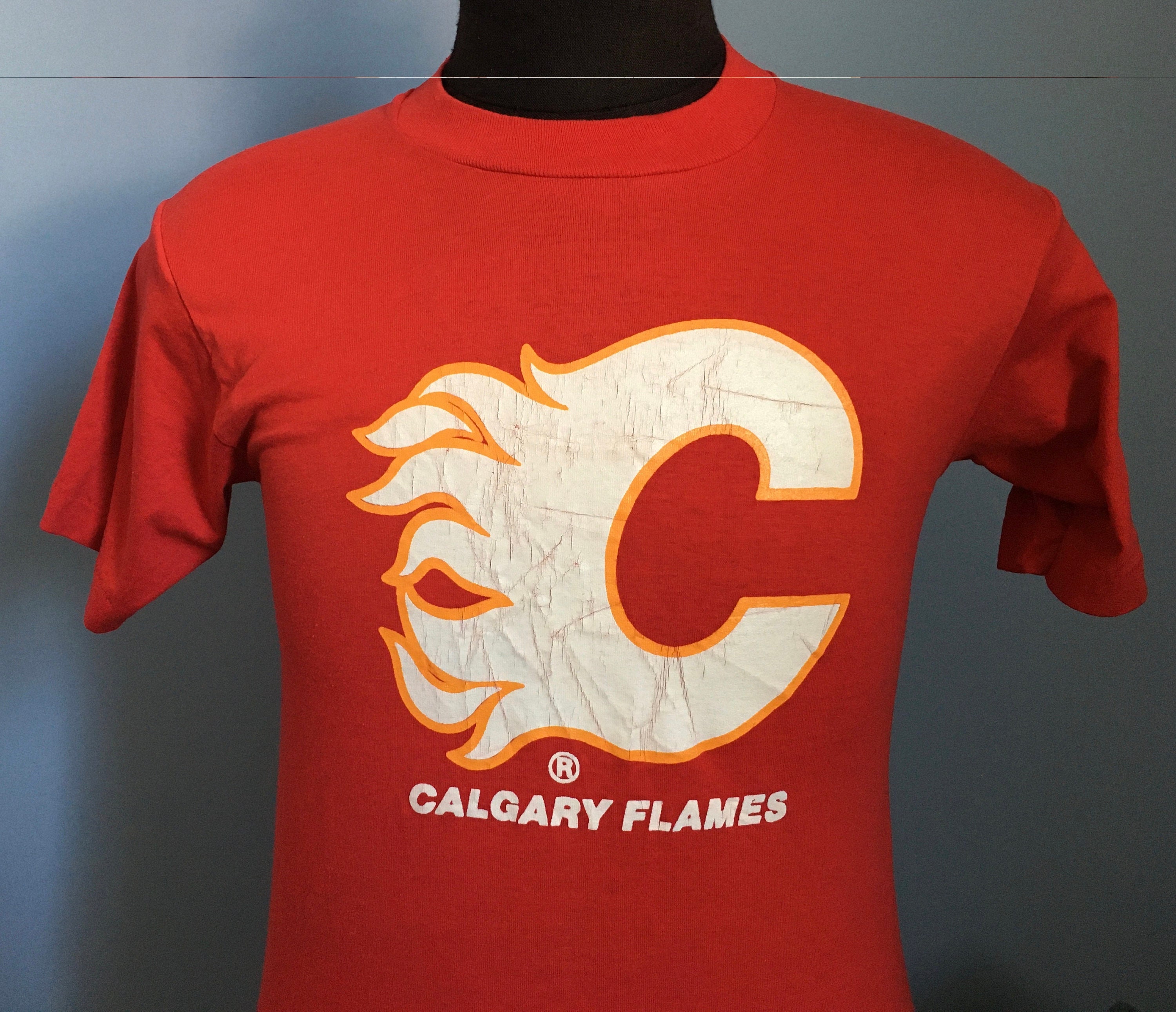 Urban Outfitters Vintage NHL Calgary Flames Hockey T-shirt