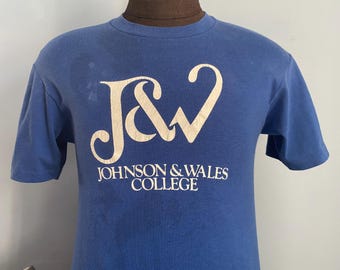 Camiseta vintage de los años 80 de Johnson & Wales College, Rhode Island (talla pequeña)