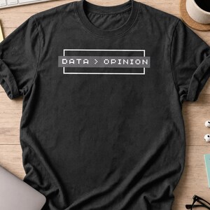 „Daten statt Meinungen“-T-Shirt, lustiges Geschenk für Datenanalysten, Wissenschaftler und Nerds