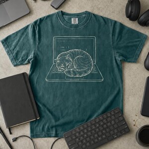 Minimalistisk katt som sover på laptop-tröja, programmerare-gåva, komfortfärger-tröja