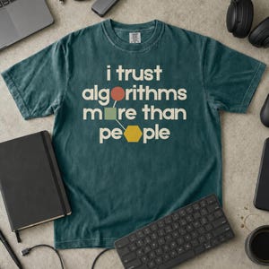Ich vertraue Algorithmen mehr als Menschen – T-Shirt, lustiges Data-Scientist-Shirt, Geschenk für introvertierte Programmierer, KI-Humor-Shirt, Comfort Colors