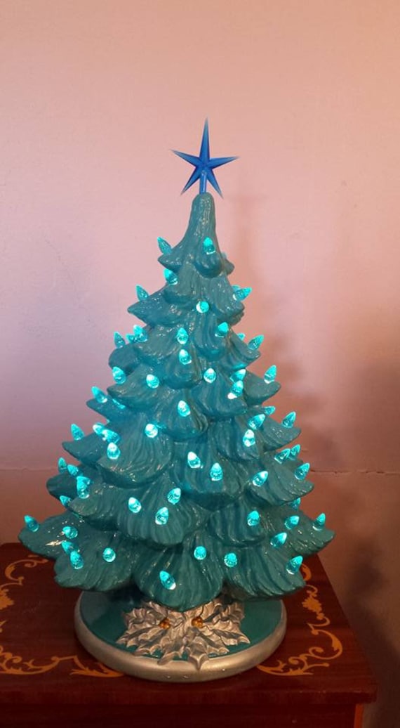 Arbre De Noël En Céramique Avec Lumières Bleues - Cône Plastique 24 Pouces, Thème Noël