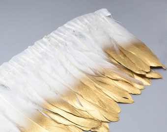 Ruban de plumes serties par un ruban satin, couleur blanche & dorée