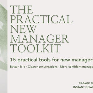 Könnte beinhalten: Ein digitales Dokument mit dem Titel The Practical New Manager Toolkit, das 15 praktische Werkzeuge für neue Manager enthält, darunter bessere 1:1-Gespräche, klarere Kommunikation und souveränes Management. Es handelt sich um ein 49-seitiges PDF.