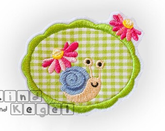 Patch Brush snail blue with flower, button oval 8 x 6 cm, with fabric application, green-white-checkered