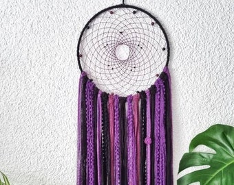 Attrape-rêves Boho Purple Dream, violet et noir avec perles en bois et boules en fil de fer, décoration bohème, décoration murale, décoration hippie