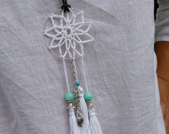 Collar atrapasueños tejido a ganchillo con borlas y cuentas de jade, blanco en estilo boho, joyería de boda