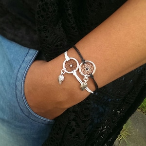 Dreamcatcher bracelet black and white with leaf charm - bohostyle
