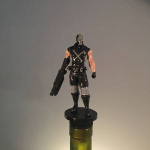 Tapón Avenger para decorar cualquier botella de licor o vino. ¡Hecho a mano con magníficos detalles pintados!