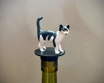 Beautiful Black & White Cat Bottle Stopper. Great Cat Decoration for a Kitchen or Bar