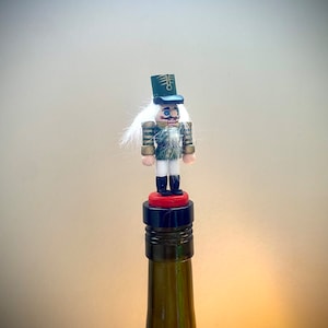 Nussknacker Wein Stopper, Holz Nussknacker, Nussknacker, Weihnachtswein Stopper, Weihnachtswein Geschenk, Weihnachtsgeschenk, Wein Dekoration