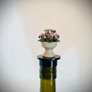 Violet Flower Bunch Bottle Stopper. Play from a Franklin mint collectors edition.Use in any wine or liquor bottle.