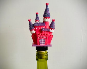 Pink Prinzessin Schloss Flaschenverschluss. Spaß und einzigartig können in einer Wein- oder Spirituosenflasche verwendet werden. Tolles Prinzessinnengeschenk.