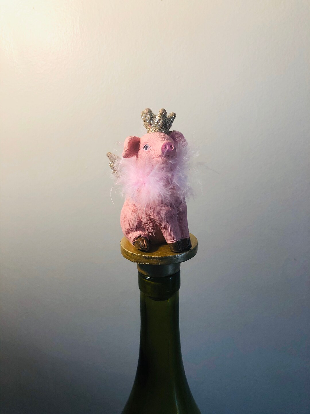 Glam Pig Bottle Stopper, Great Wine and Kitchen Pig Decorations, Wine