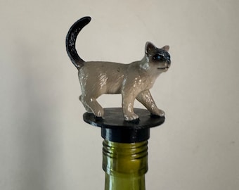 Gray Maine Coon Large Cat Bottle Stopper for any wine or liquor bottle