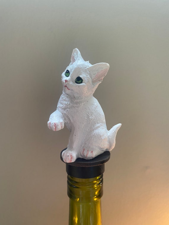 Bouchon de bouteille chat blanc. Bouchon de vin amusant pour un