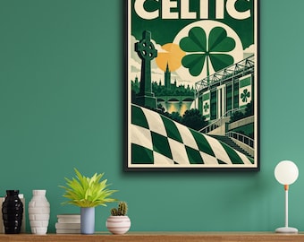 Może przedstawiać: Oprawiony plakat z napisem CELTIC pogrubioną czcionką u góry. Grafika przedstawia dużą zieloną czterolistną koniczynę, kamienny krzyż celtycki, stadion z zielono-białymi banerami oraz zielono-białą szachownicę na pierwszym planie.