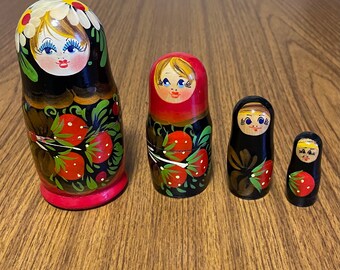 4 Russian nesting dolls