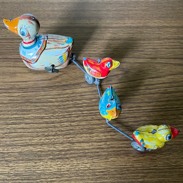 Tin ducks wind-up toy