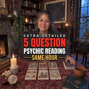 Könnte beinhalten: Ein psychischer Lesedienst mit dem Text EXTRA DETAILED 5 QUESTION PSYCHIC READING SAME HOUR. Das Bild zeigt sechs Tarotkarten auf einer rot gemusterten Tischdecke, eine brennende weiße Kerze, eine Kristallkugel und ein dunkelgrünes Notizbuch.