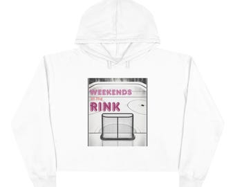 Crop-Hoodie „Wochenenden auf dem Eis“ | Eishockey-Grafik