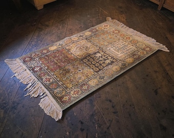 Alfombra decorativa Árbol de la Vida: Alfombra tejida de patchwork de 6 paneles con flecos.