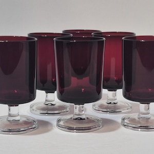 Verres à vin vintage Luminarc Cavalier Ruby Red - Lot de 6 - Verres à pied en verre rouge français style moderne du milieu du siècle, articles de bar rétro - Fabriqués en France