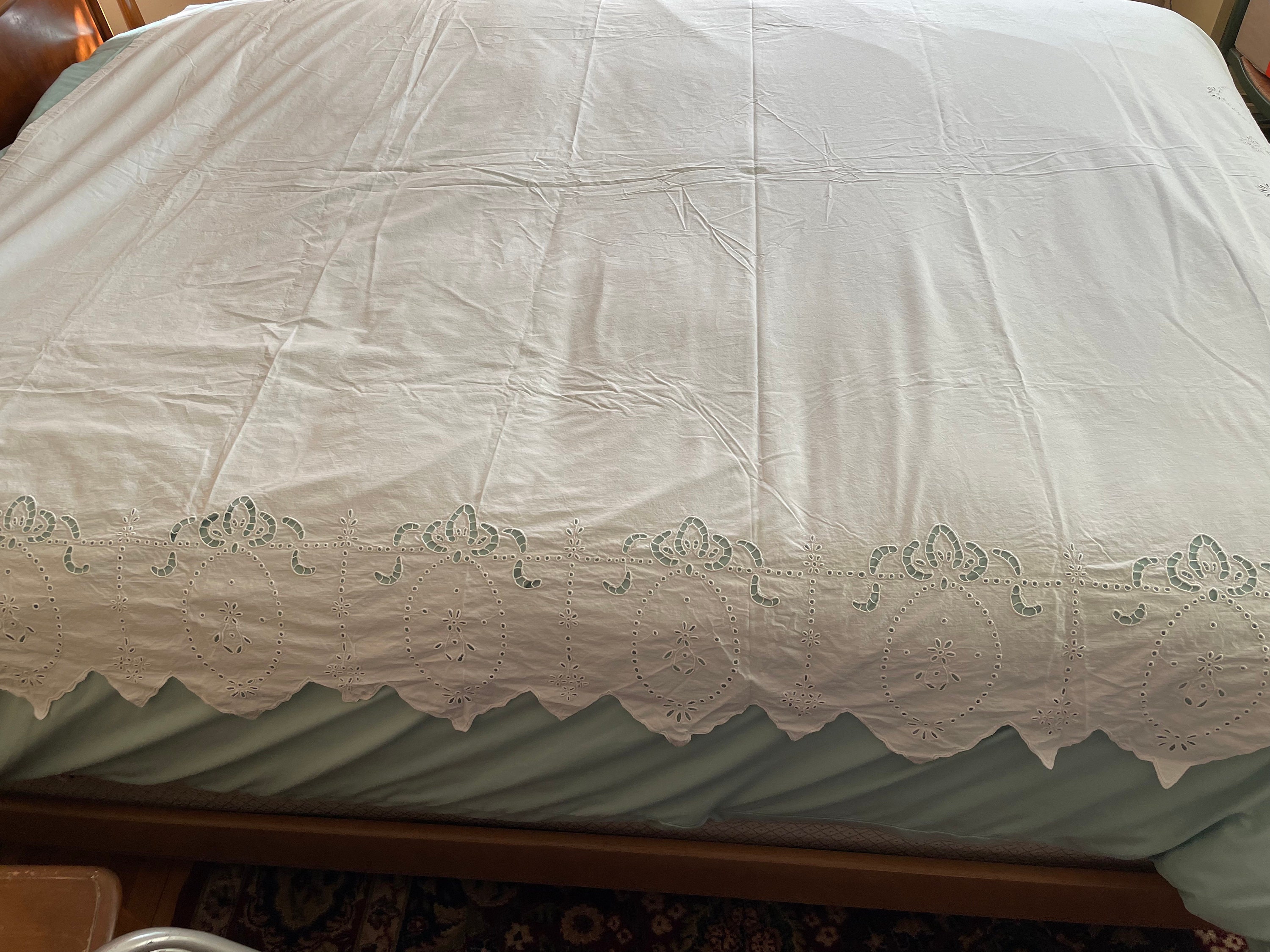 Antique White Eyelet Summer Weight Bedspread 90 X 68 Inches Twin