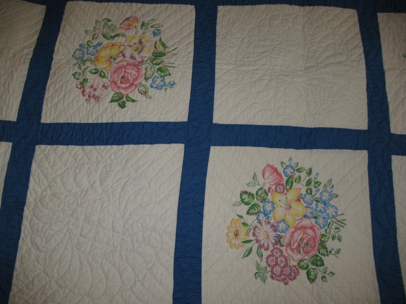Nice Quilting Charming Vintage 1940s Quilt Printed Flowers Roses with Blue Border