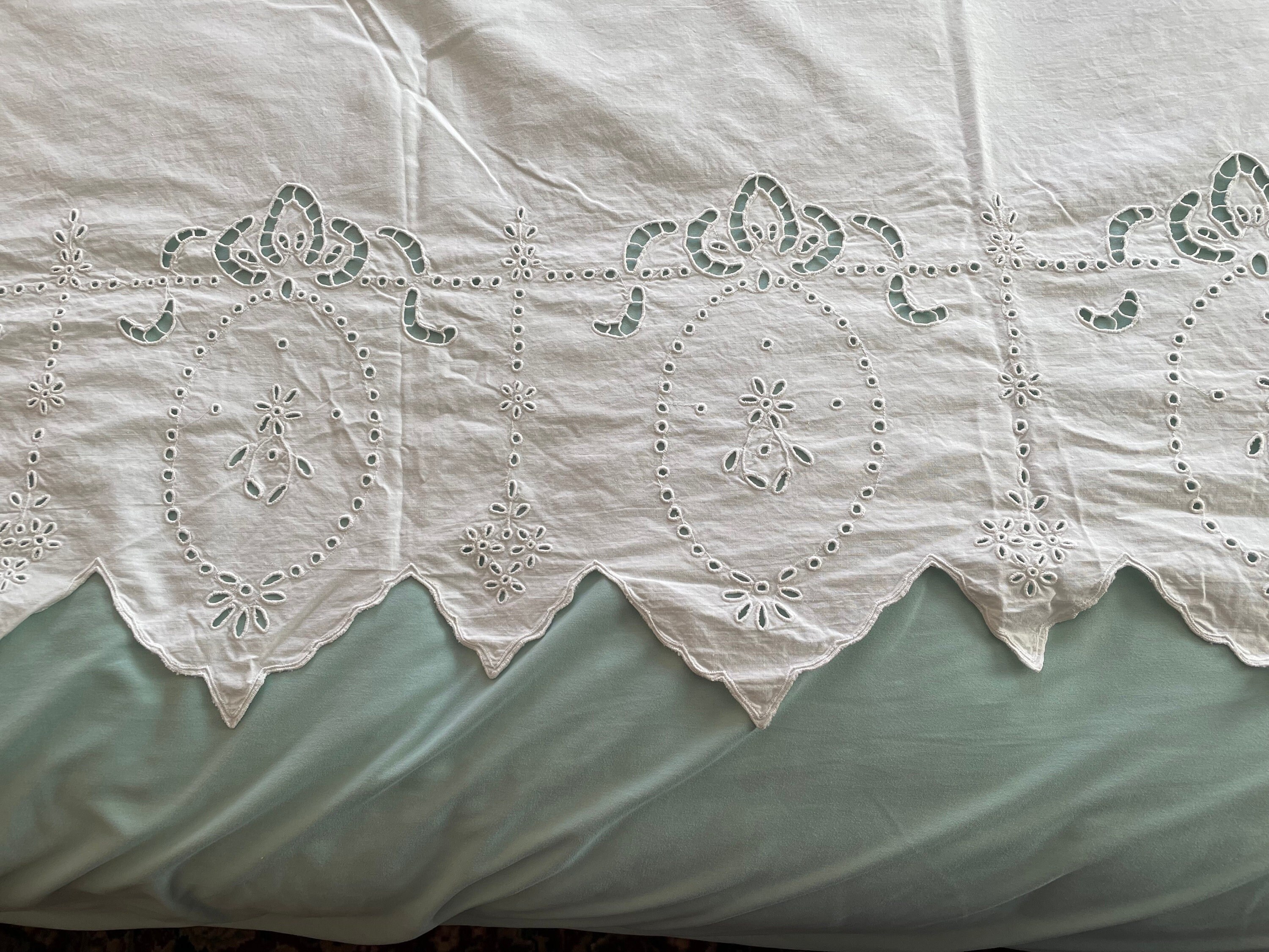Antique White Eyelet Summer Weight Bedspread 90 X 68 Inches Twin