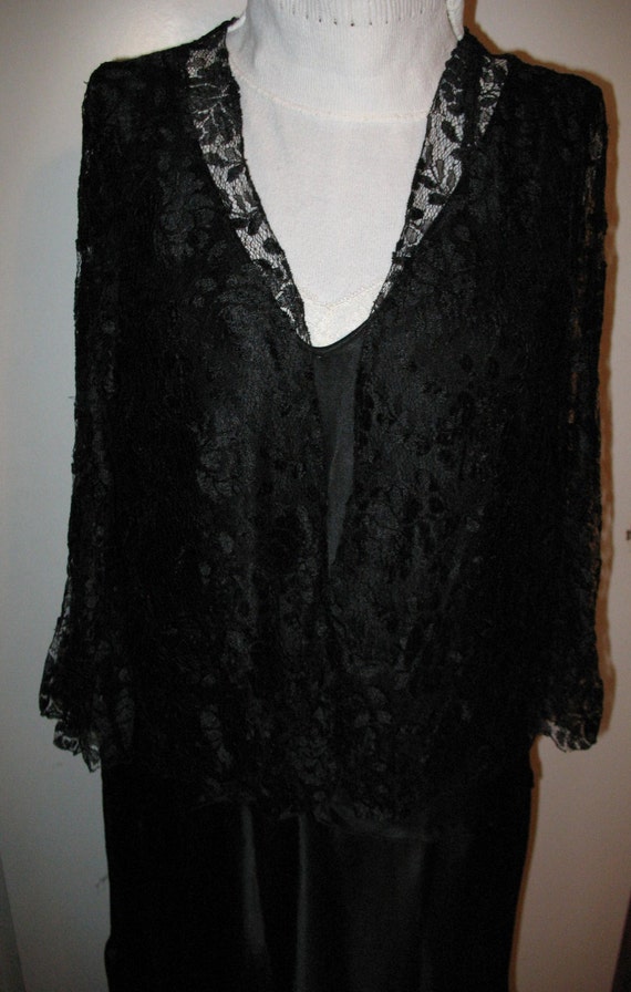 Vintage 1920s Black Satin and Lace Long Dress Fla… - image 3