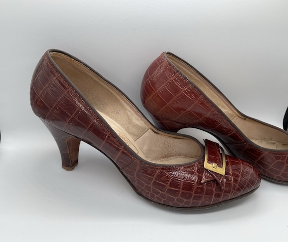 Vintage 1940s Brown Leather Red Cross Shoes - image 1